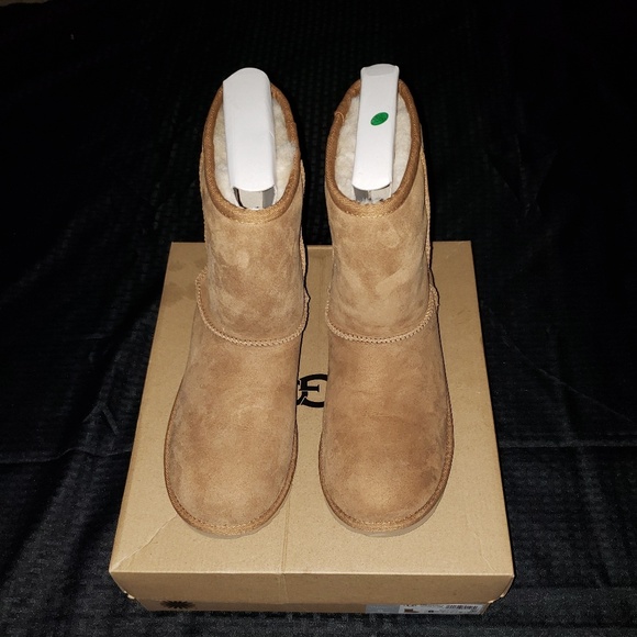 UGG Classic Short II Boot (Big Kid) - Picture 3 of 6